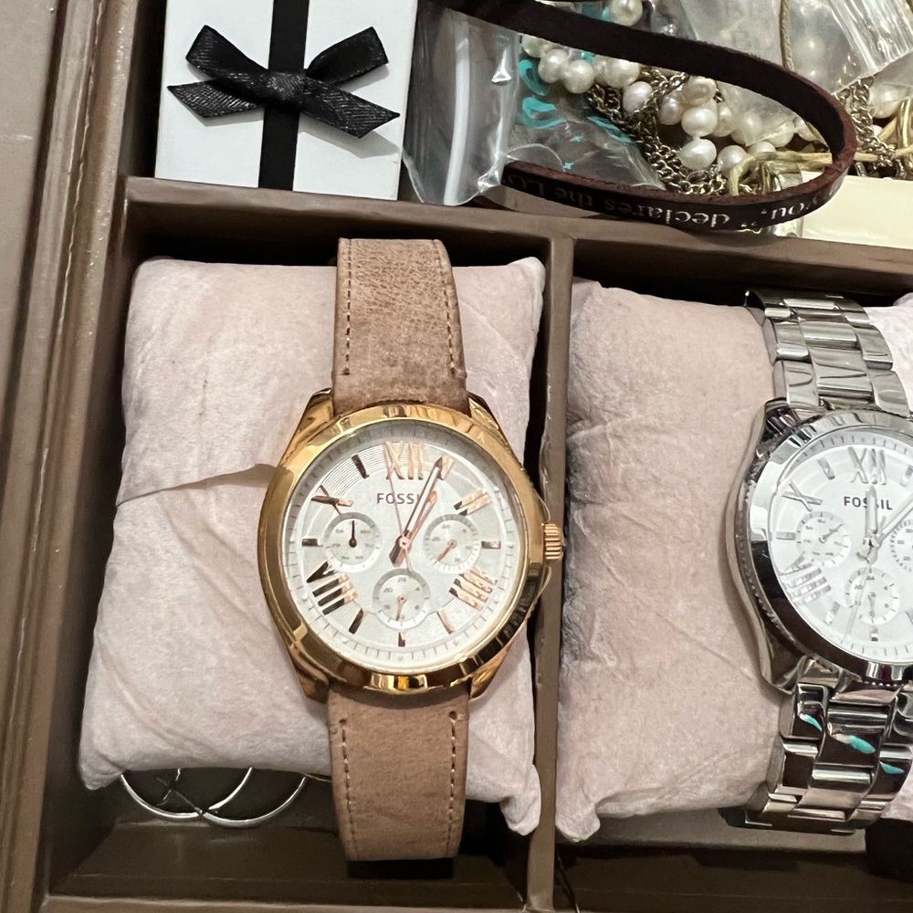 Fossil rose gold watch